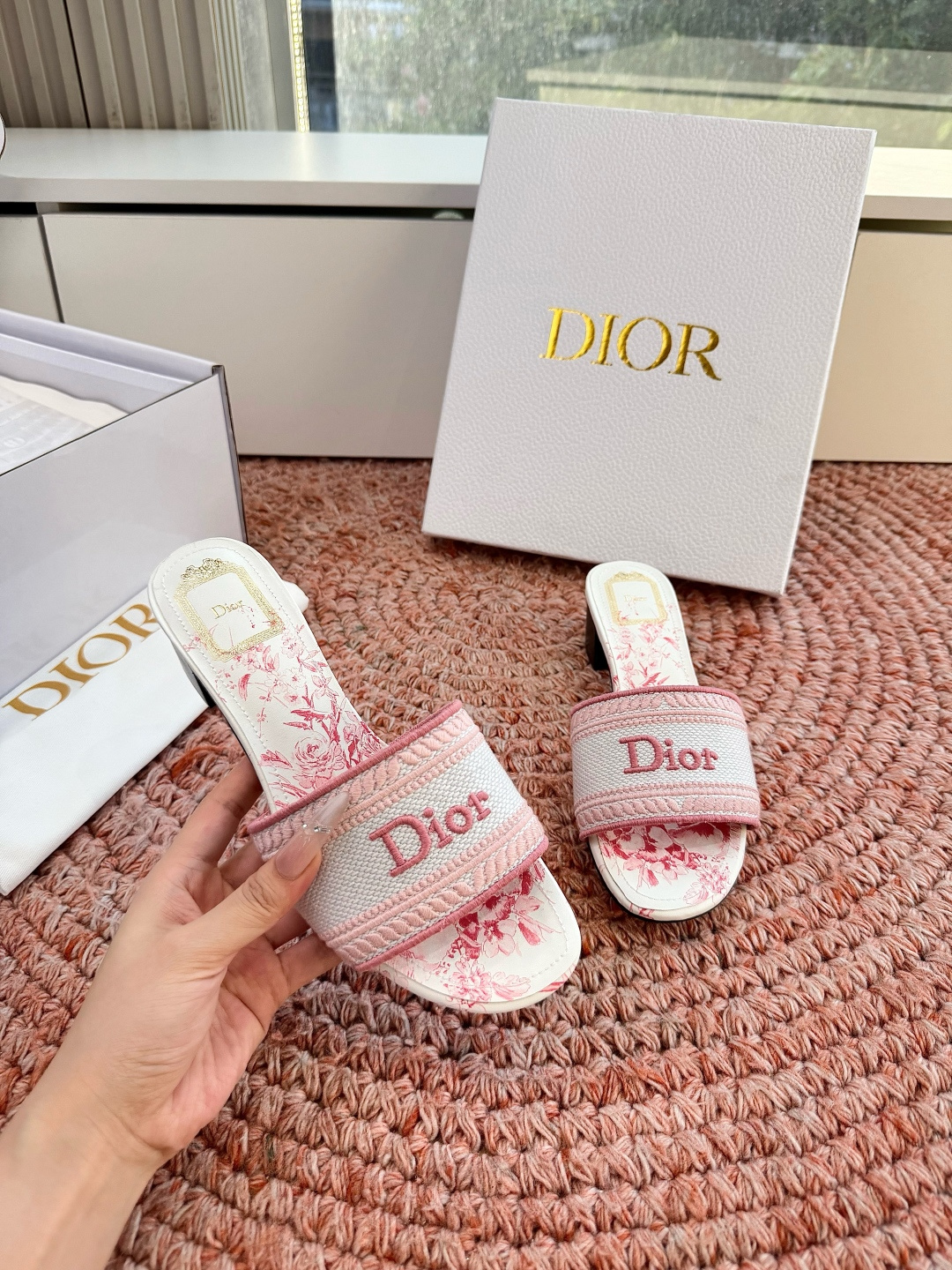 🌾G072顶级品质Dior/迪奥26WF早春新蝴蝶结编织刺绣拖鞋凉鞋标志性金属D字扣缀于鞋头侧畔哑光鎏金
