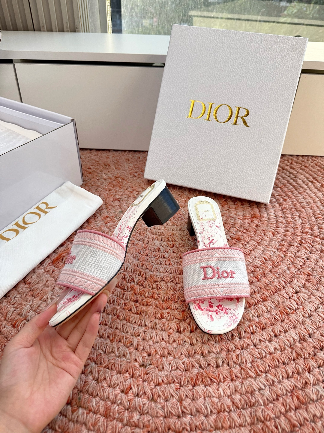 🌾G072顶级品质Dior/迪奥26WF早春新蝴蝶结编织刺绣拖鞋凉鞋标志性金属D字扣缀于鞋头侧畔哑光鎏金