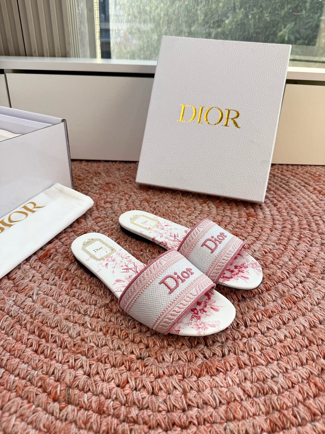 🌾G072顶级品质Dior/迪奥26WF早春新蝴蝶结编织刺绣拖鞋凉鞋标志性金属D字扣缀于鞋头侧畔哑光鎏金