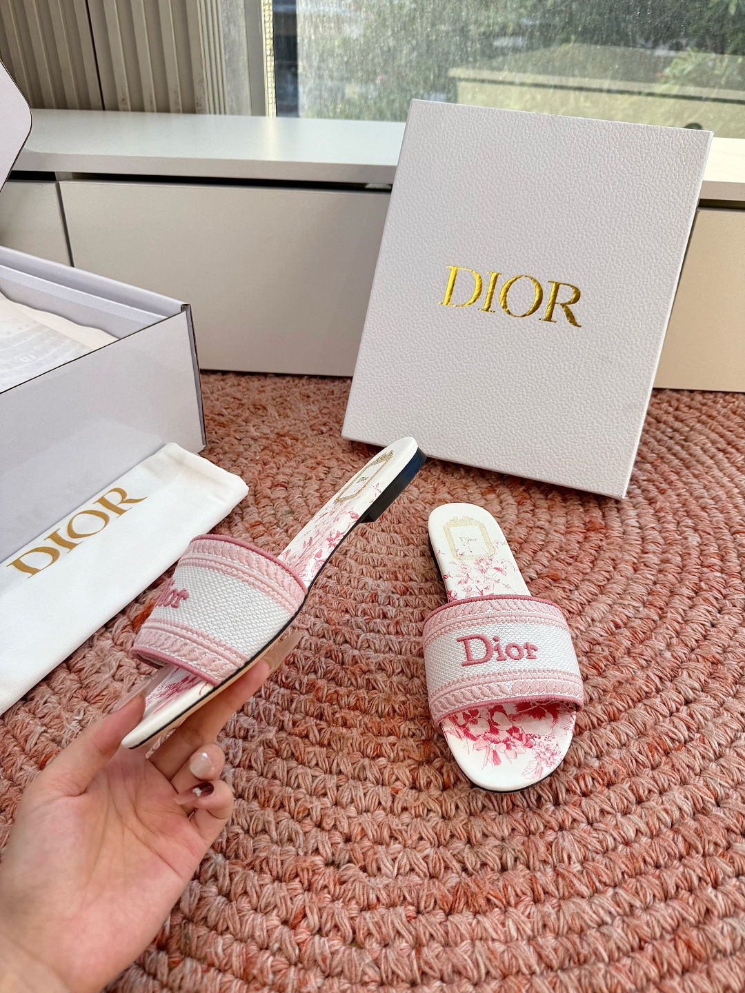 🌾G072顶级品质Dior/迪奥26WF早春新蝴蝶结编织刺绣拖鞋凉鞋标志性金属D字扣缀于鞋头侧畔哑光鎏金