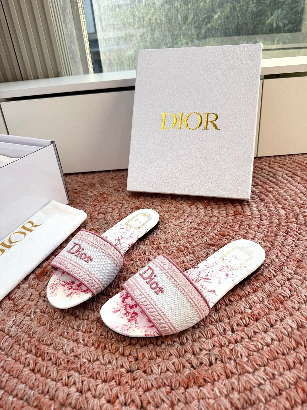 🌾G072顶级品质Dior/迪奥26WF早春新蝴蝶结编织刺绣拖鞋凉鞋标志性金属D字扣缀于鞋头侧畔哑光鎏金