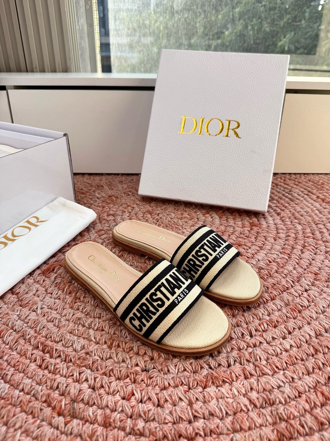 🌾G072顶级品质Dior/迪奥26WF早春新蝴蝶结编织刺绣拖鞋凉鞋标志性金属D字扣缀于鞋头侧畔哑光鎏金