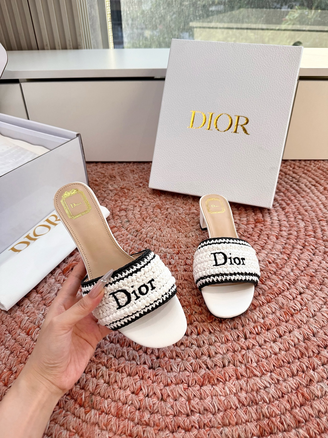 🌾G072顶级品质Dior/迪奥26WF早春新蝴蝶结编织刺绣拖鞋凉鞋标志性金属D字扣缀于鞋头侧畔哑光鎏金