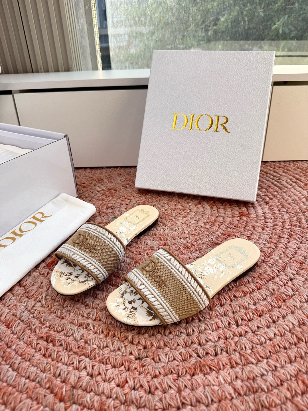 🌾G072顶级品质Dior/迪奥26WF早春新蝴蝶结编织刺绣拖鞋凉鞋标志性金属D字扣缀于鞋头侧畔哑光鎏金