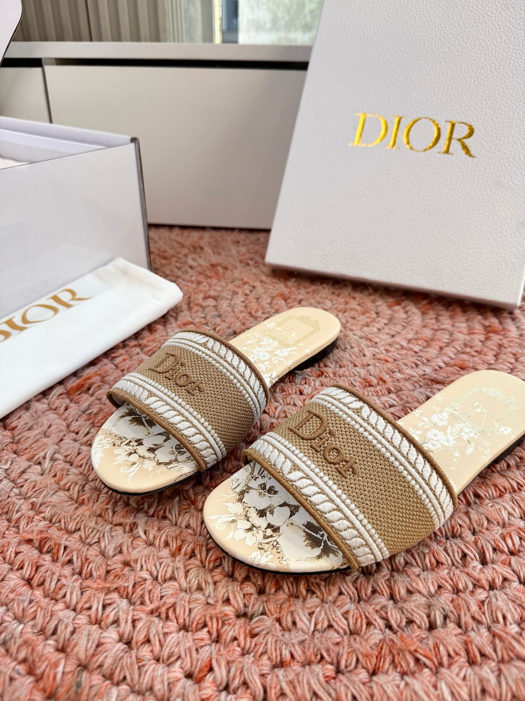 🌾G072顶级品质Dior/迪奥26WF早春新蝴蝶结编织刺绣拖鞋凉鞋标志性金属D字扣缀于鞋头侧畔哑光鎏金