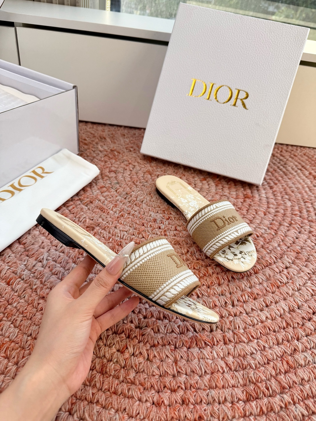🌾G072顶级品质Dior/迪奥26WF早春新蝴蝶结编织刺绣拖鞋凉鞋标志性金属D字扣缀于鞋头侧畔哑光鎏金