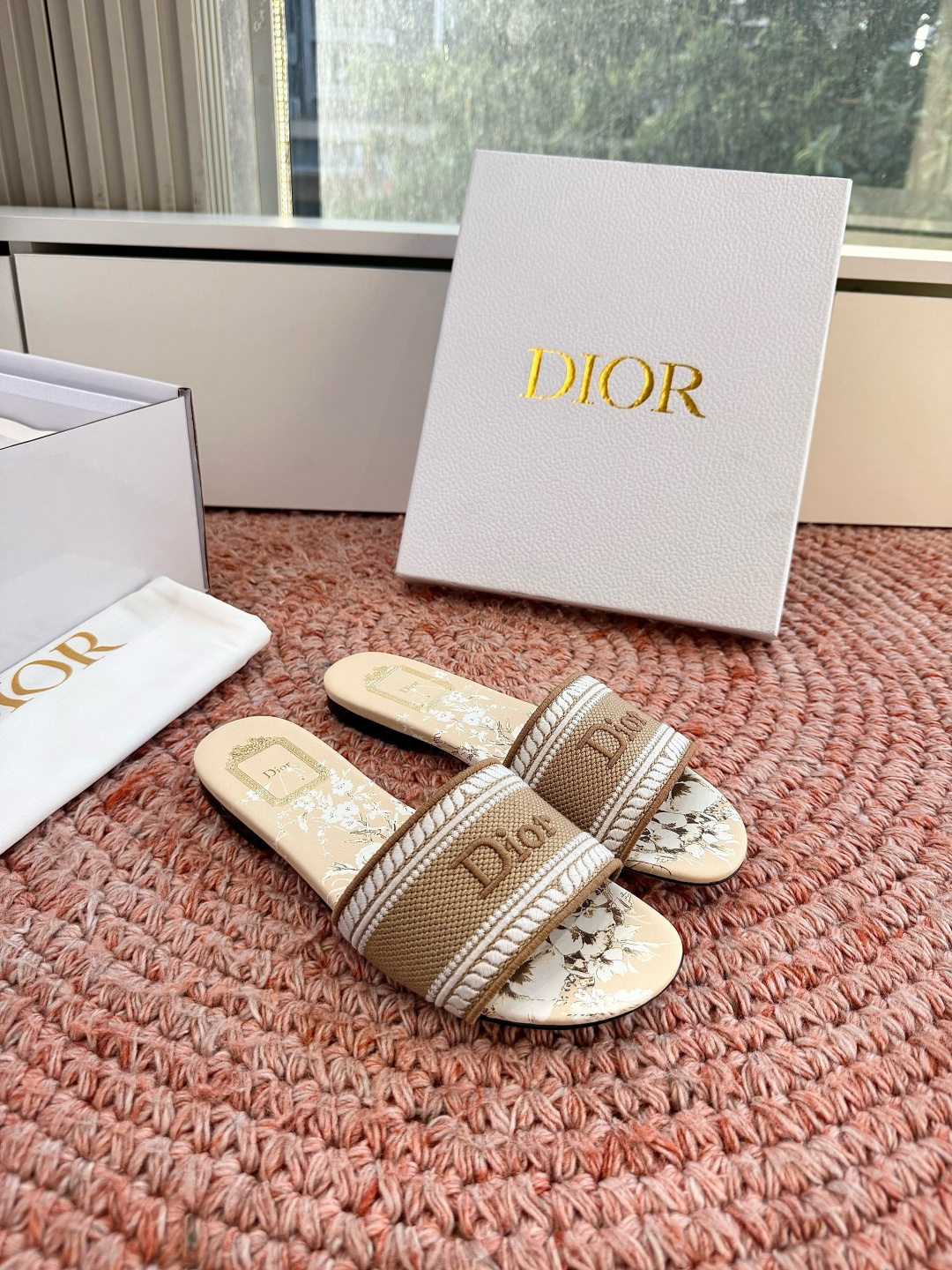 🌾G072顶级品质Dior/迪奥26WF早春新蝴蝶结编织刺绣拖鞋凉鞋标志性金属D字扣缀于鞋头侧畔哑光鎏金