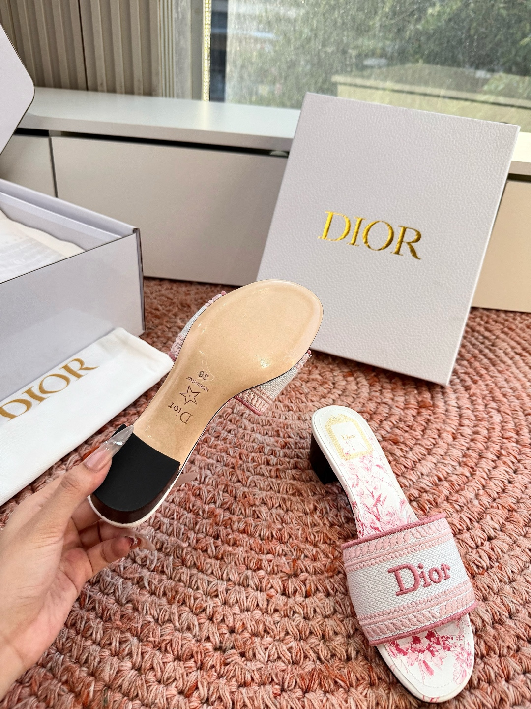 🌾G072顶级品质Dior/迪奥26WF早春新蝴蝶结编织刺绣拖鞋凉鞋标志性金属D字扣缀于鞋头侧畔哑光鎏金