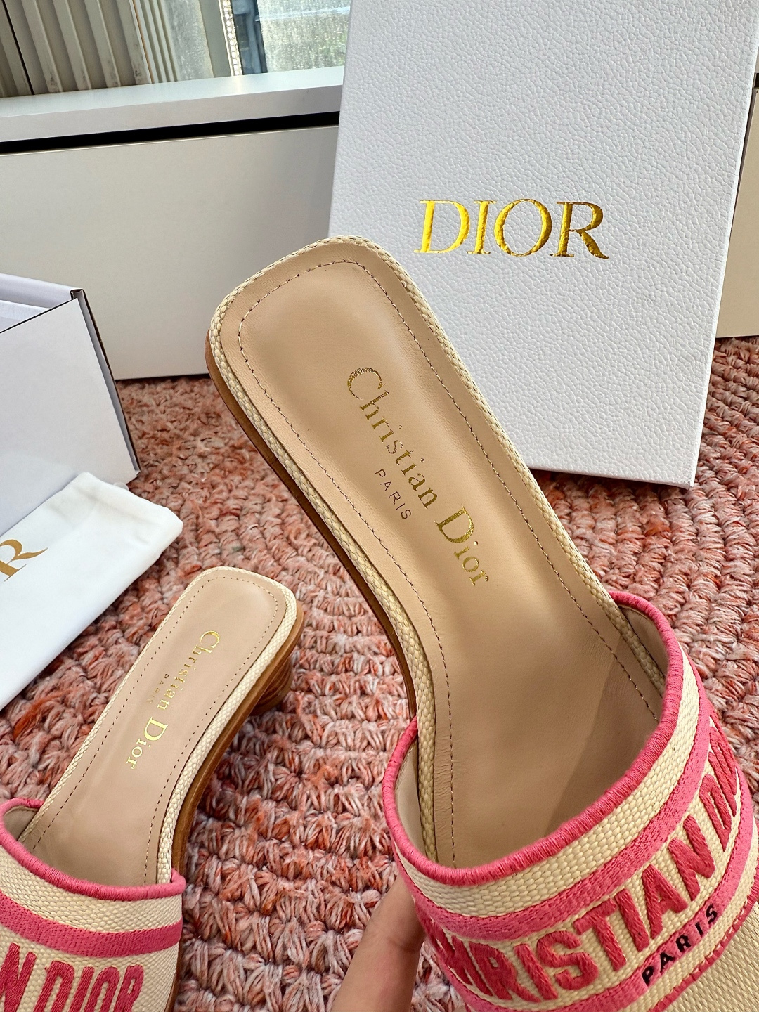 🌾G072顶级品质Dior/迪奥26WF早春新蝴蝶结编织刺绣拖鞋凉鞋标志性金属D字扣缀于鞋头侧畔哑光鎏金