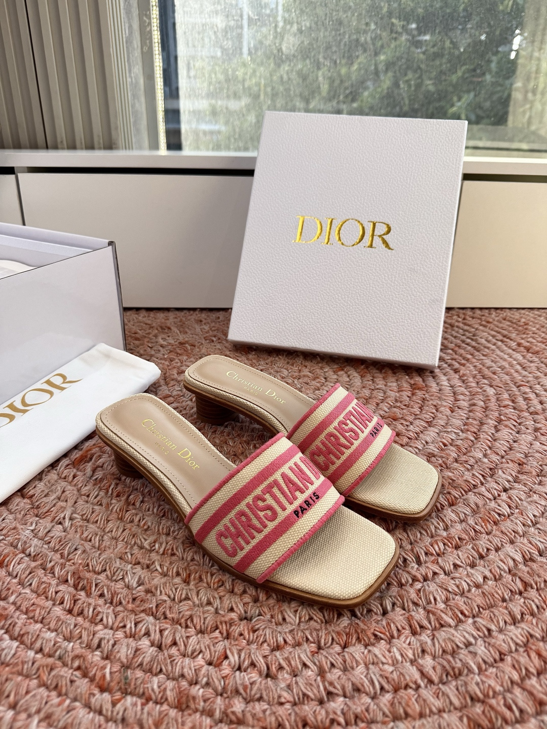 🌾G072顶级品质Dior/迪奥26WF早春新蝴蝶结编织刺绣拖鞋凉鞋标志性金属D字扣缀于鞋头侧畔哑光鎏金