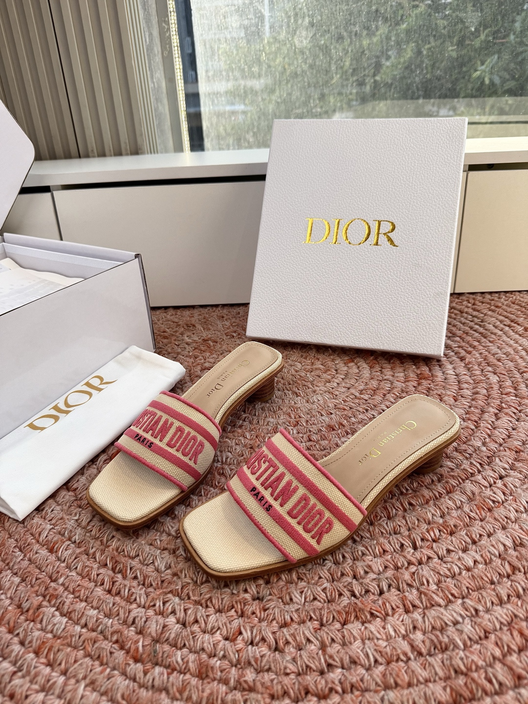 🌾G072顶级品质Dior/迪奥26WF早春新蝴蝶结编织刺绣拖鞋凉鞋标志性金属D字扣缀于鞋头侧畔哑光鎏金