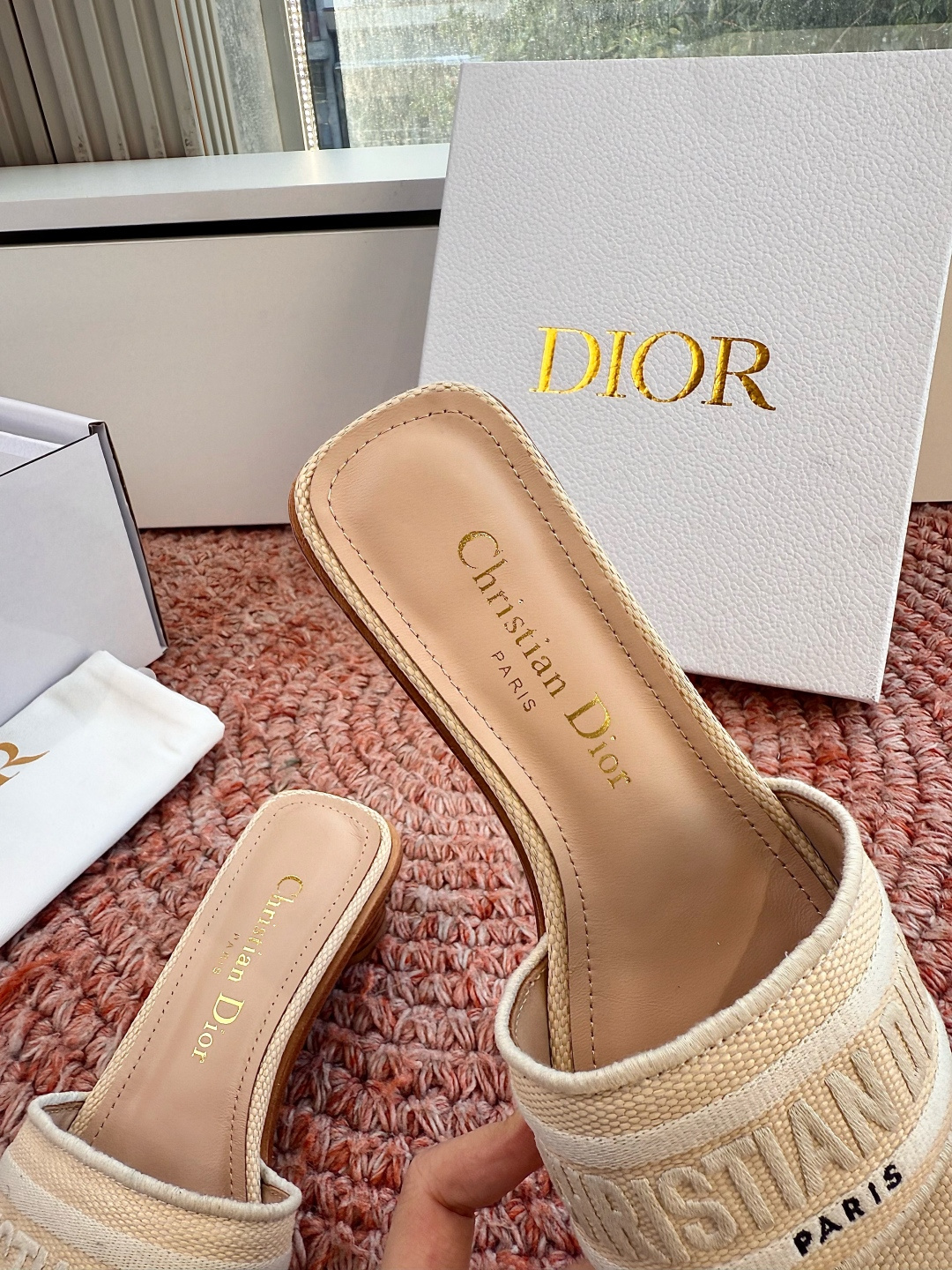 🌾G072顶级品质Dior/迪奥26WF早春新蝴蝶结编织刺绣拖鞋凉鞋标志性金属D字扣缀于鞋头侧畔哑光鎏金