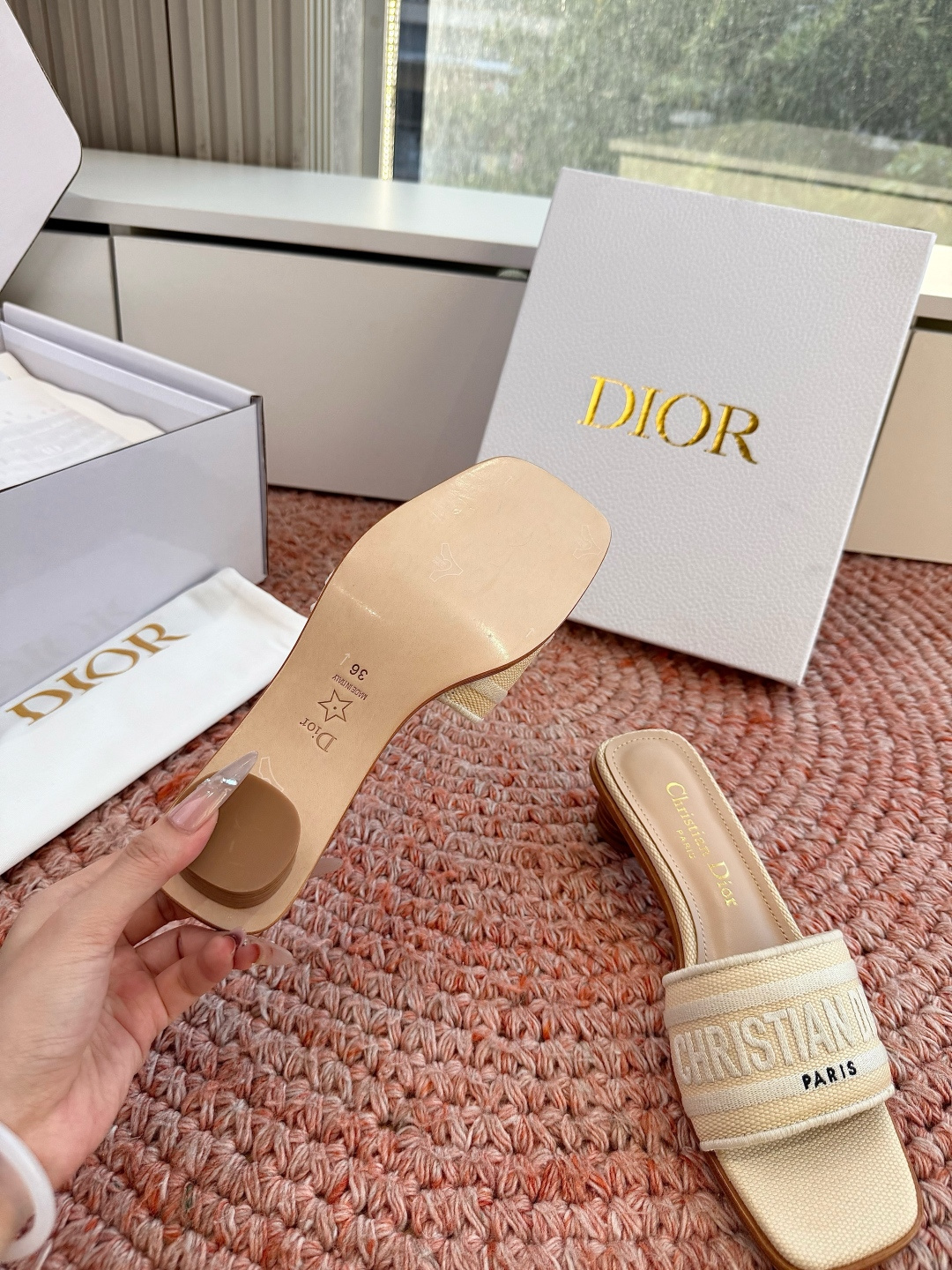 🌾G072顶级品质Dior/迪奥26WF早春新蝴蝶结编织刺绣拖鞋凉鞋标志性金属D字扣缀于鞋头侧畔哑光鎏金