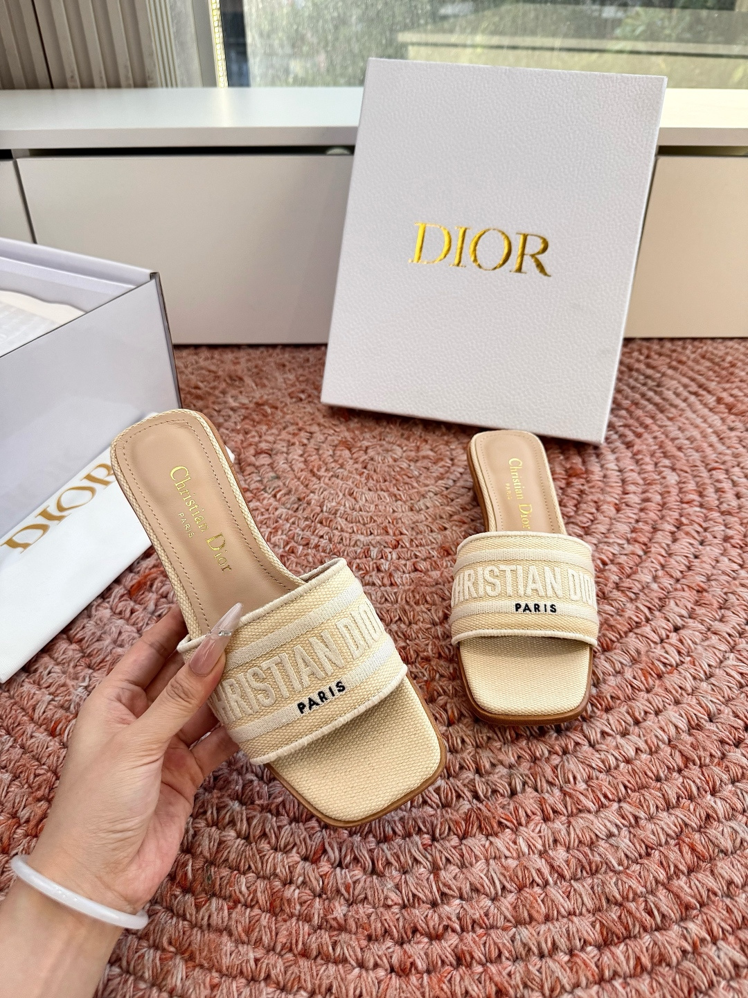 🌾G072顶级品质Dior/迪奥26WF早春新蝴蝶结编织刺绣拖鞋凉鞋标志性金属D字扣缀于鞋头侧畔哑光鎏金
