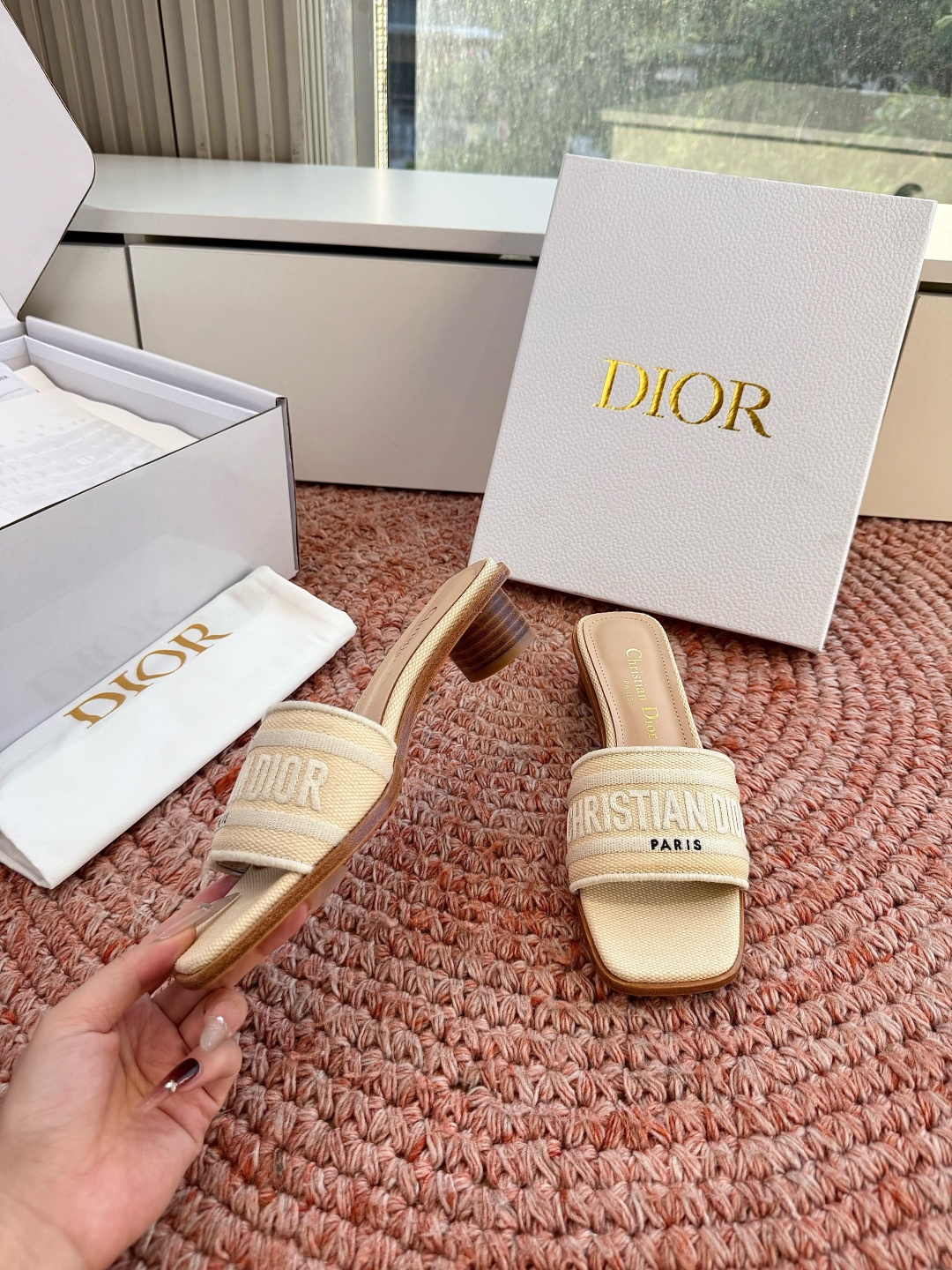 🌾G072顶级品质Dior/迪奥26WF早春新蝴蝶结编织刺绣拖鞋凉鞋标志性金属D字扣缀于鞋头侧畔哑光鎏金