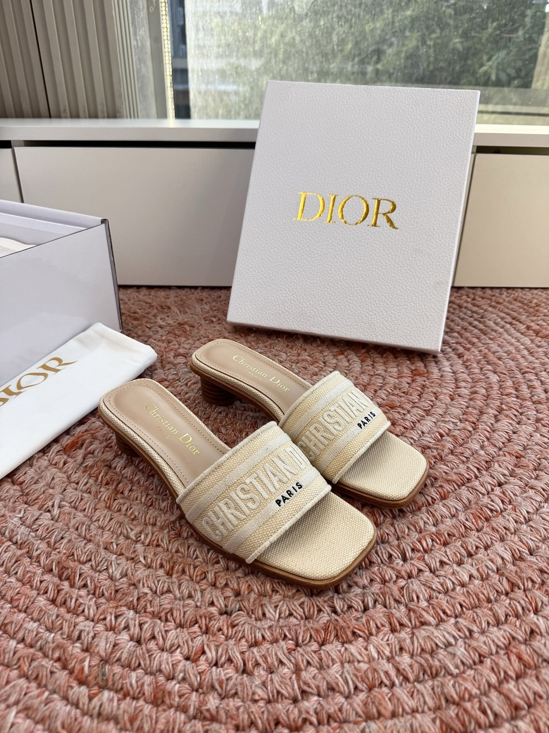 🌾G072顶级品质Dior/迪奥26WF早春新蝴蝶结编织刺绣拖鞋凉鞋标志性金属D字扣缀于鞋头侧畔哑光鎏金