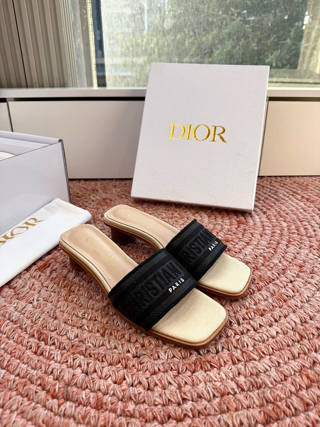 🌾G072顶级品质Dior/迪奥26WF早春新蝴蝶结编织刺绣拖鞋凉鞋标志性金属D字扣缀于鞋头侧畔哑光鎏金