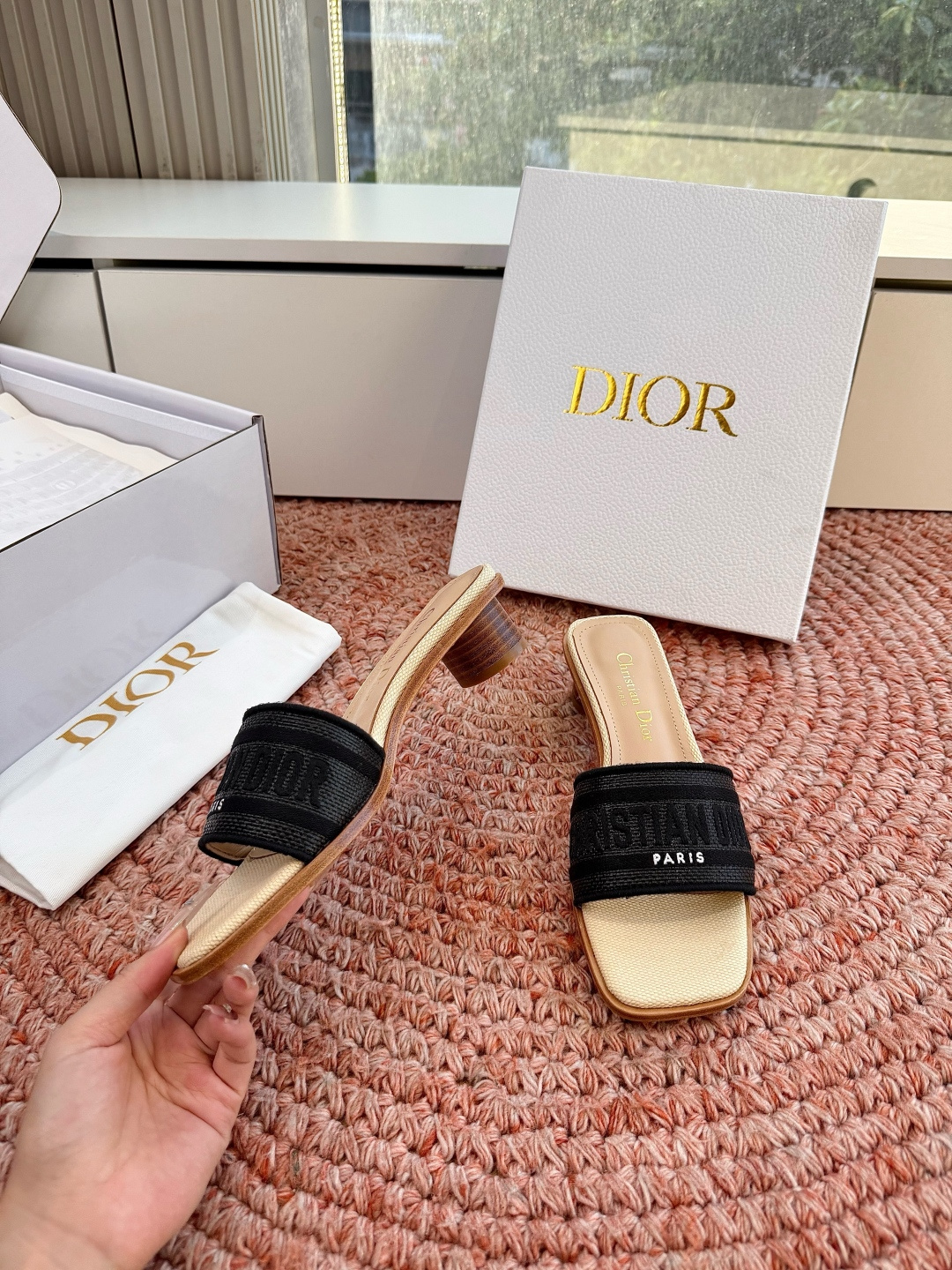 🌾G072顶级品质Dior/迪奥26WF早春新蝴蝶结编织刺绣拖鞋凉鞋标志性金属D字扣缀于鞋头侧畔哑光鎏金