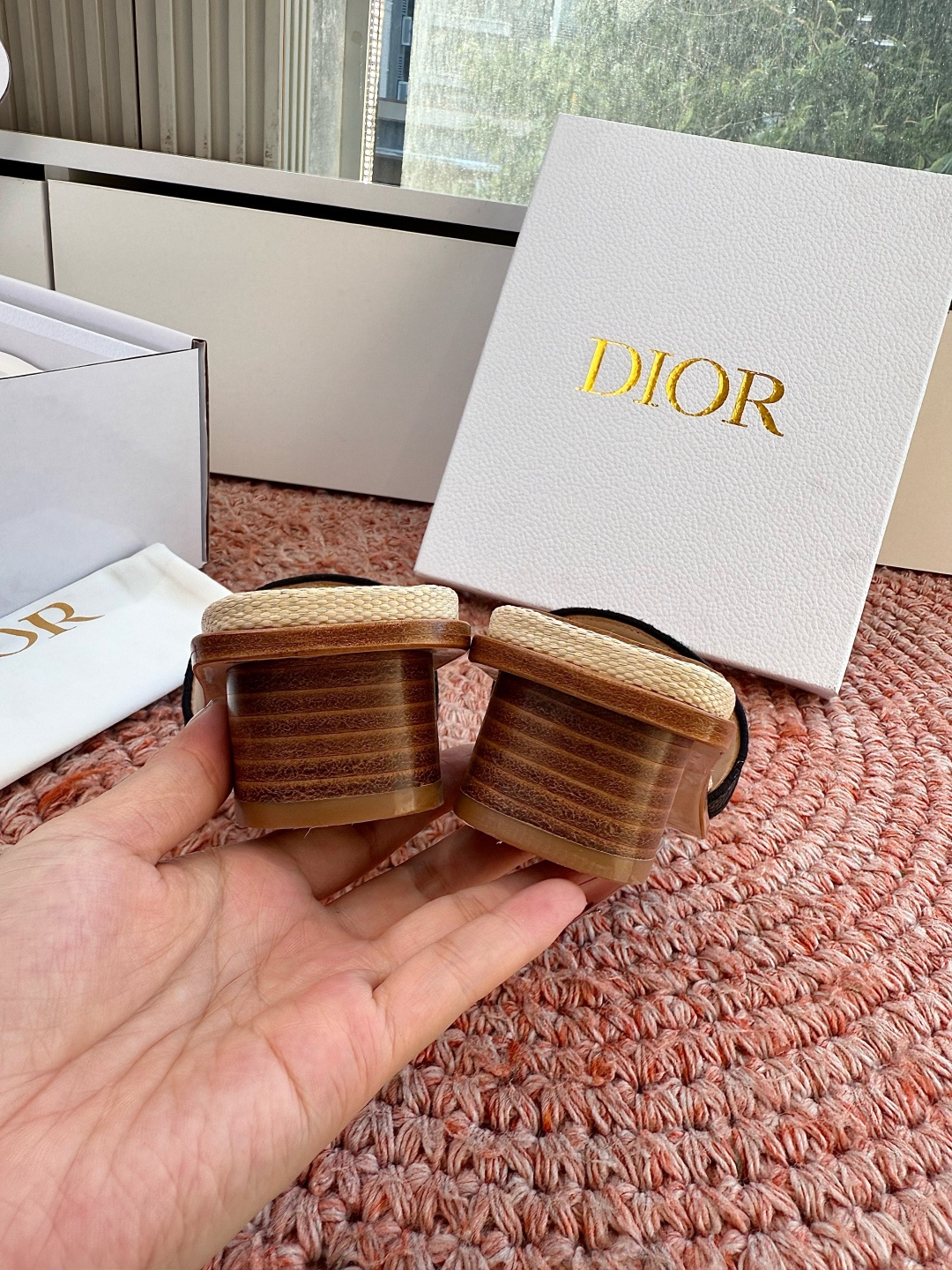 🌾G072顶级品质Dior/迪奥26WF早春新蝴蝶结编织刺绣拖鞋凉鞋标志性金属D字扣缀于鞋头侧畔哑光鎏金