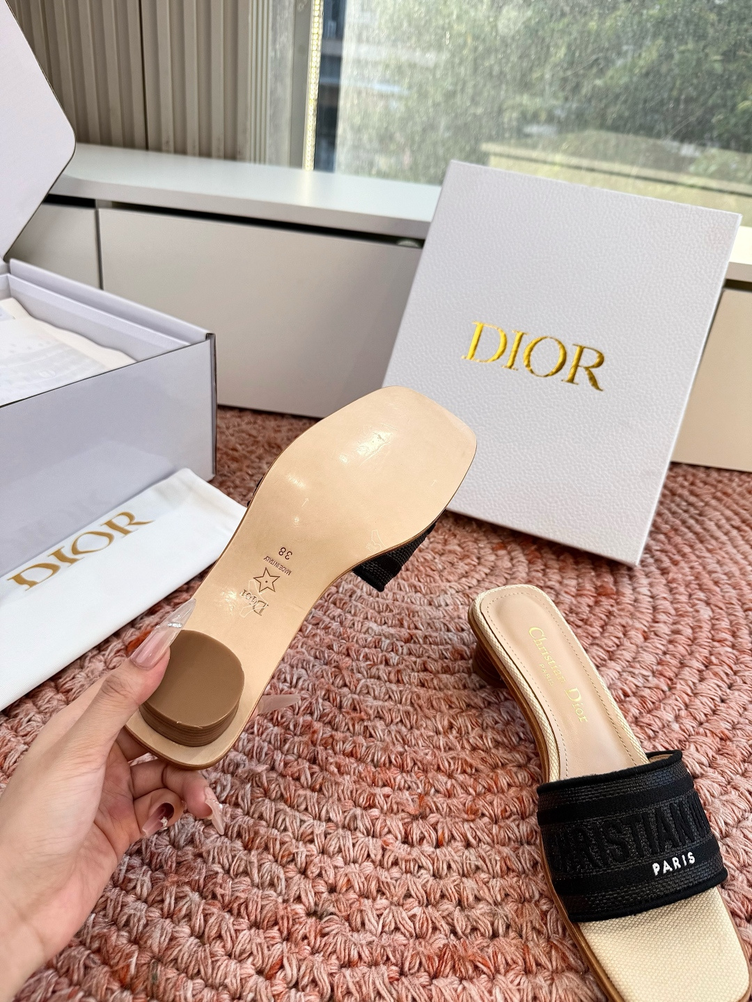 🌾G072顶级品质Dior/迪奥26WF早春新蝴蝶结编织刺绣拖鞋凉鞋标志性金属D字扣缀于鞋头侧畔哑光鎏金
