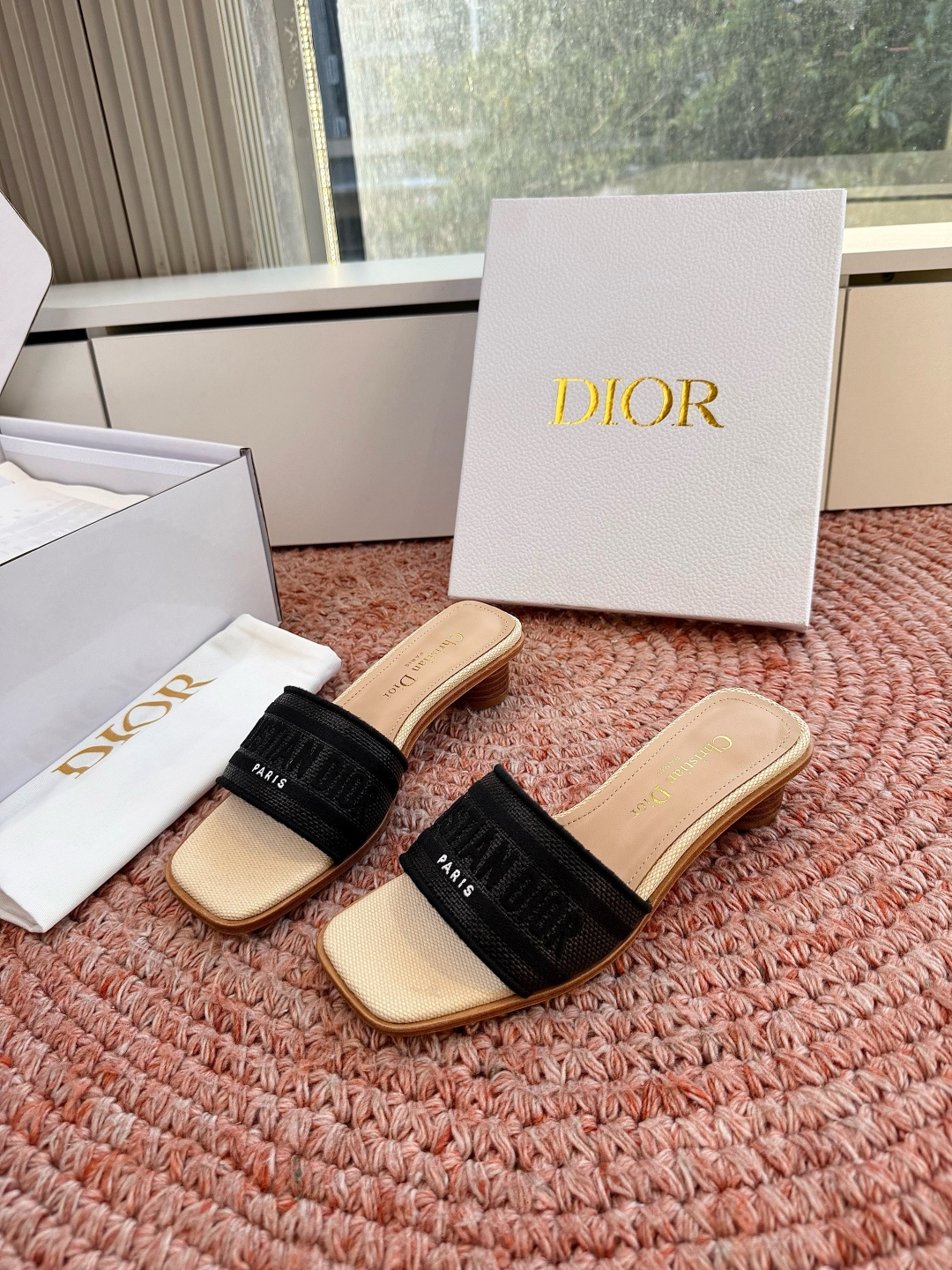 🌾G072顶级品质Dior/迪奥26WF早春新蝴蝶结编织刺绣拖鞋凉鞋标志性金属D字扣缀于鞋头侧畔哑光鎏金