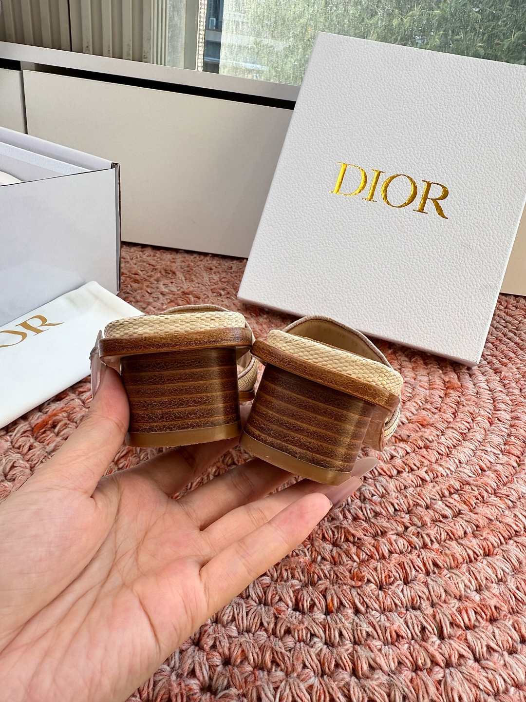 🌾G072顶级品质Dior/迪奥26WF早春新蝴蝶结编织刺绣拖鞋凉鞋标志性金属D字扣缀于鞋头侧畔哑光鎏金
