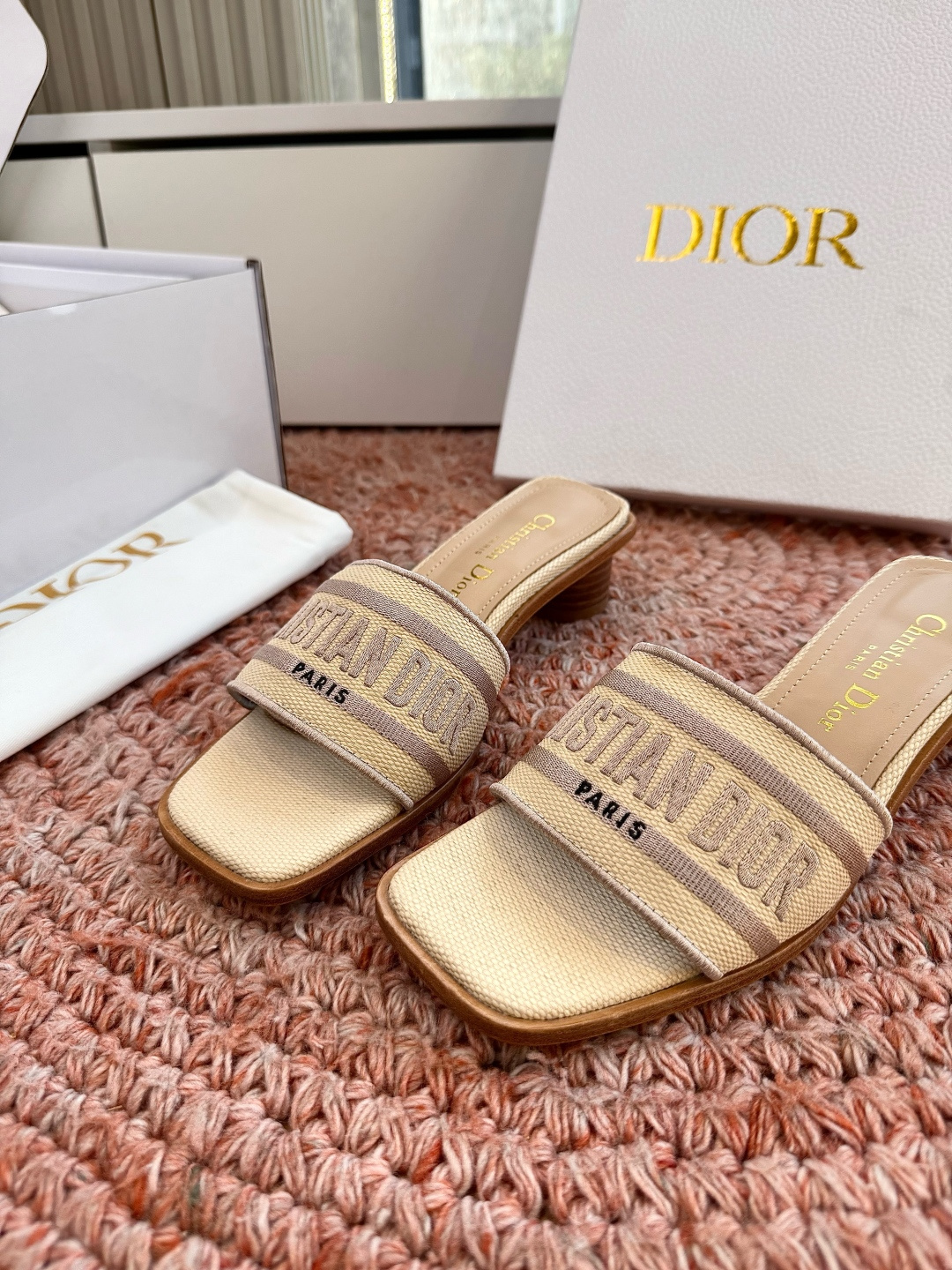 🌾G072顶级品质Dior/迪奥26WF早春新蝴蝶结编织刺绣拖鞋凉鞋标志性金属D字扣缀于鞋头侧畔哑光鎏金