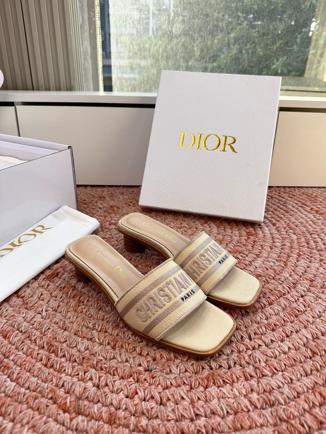 🌾G072顶级品质Dior/迪奥26WF早春新蝴蝶结编织刺绣拖鞋凉鞋标志性金属D字扣缀于鞋头侧畔哑光鎏金