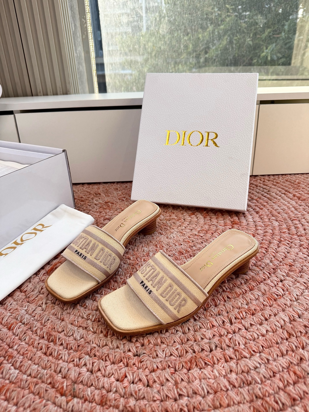 🌾G072顶级品质Dior/迪奥26WF早春新蝴蝶结编织刺绣拖鞋凉鞋标志性金属D字扣缀于鞋头侧畔哑光鎏金