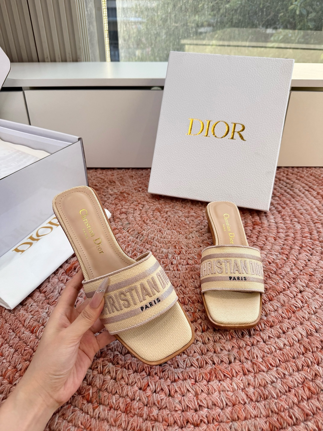 🌾G072顶级品质Dior/迪奥26WF早春新蝴蝶结编织刺绣拖鞋凉鞋标志性金属D字扣缀于鞋头侧畔哑光鎏金