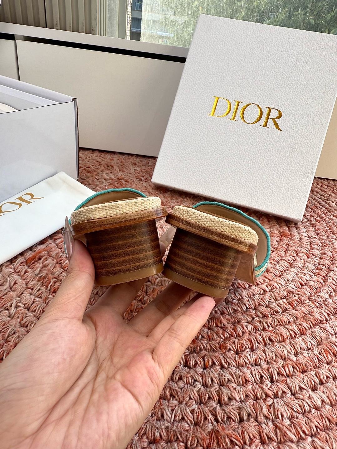 🌾G072顶级品质Dior/迪奥26WF早春新蝴蝶结编织刺绣拖鞋凉鞋标志性金属D字扣缀于鞋头侧畔哑光鎏金