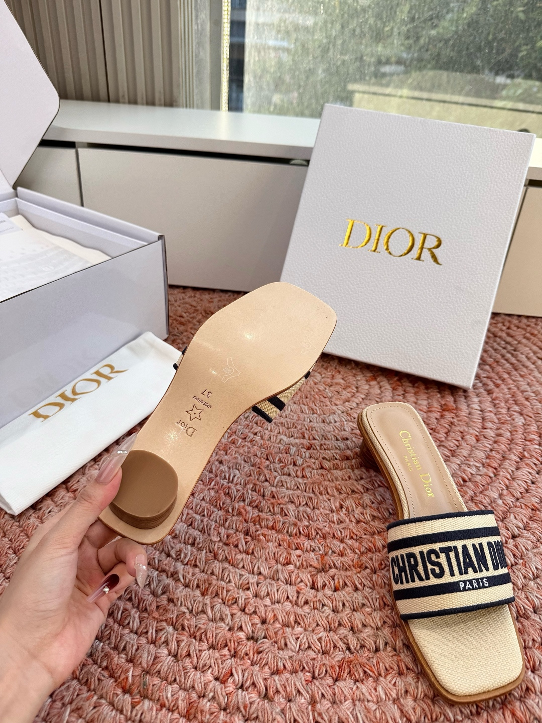 🌾G072顶级品质Dior/迪奥26WF早春新蝴蝶结编织刺绣拖鞋凉鞋标志性金属D字扣缀于鞋头侧畔哑光鎏金