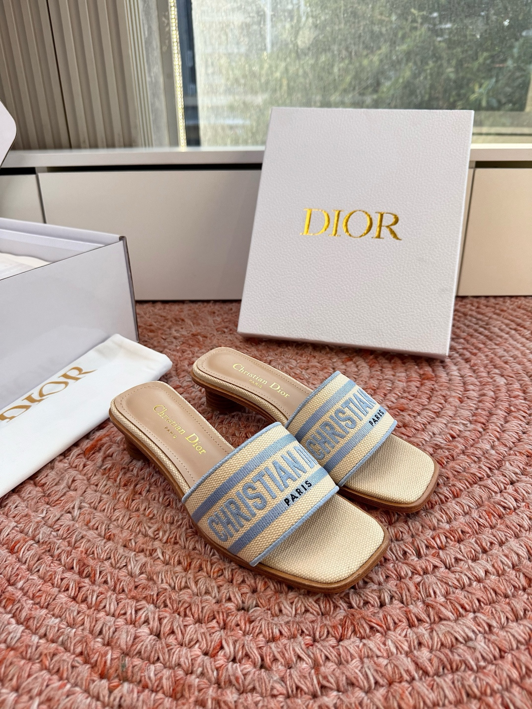 🌾G072顶级品质Dior/迪奥26WF早春新蝴蝶结编织刺绣拖鞋凉鞋标志性金属D字扣缀于鞋头侧畔哑光鎏金