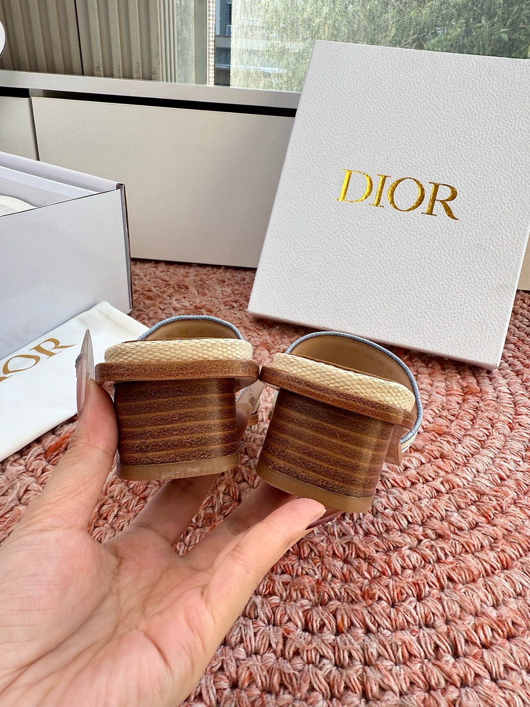 🌾G072顶级品质Dior/迪奥26WF早春新蝴蝶结编织刺绣拖鞋凉鞋标志性金属D字扣缀于鞋头侧畔哑光鎏金