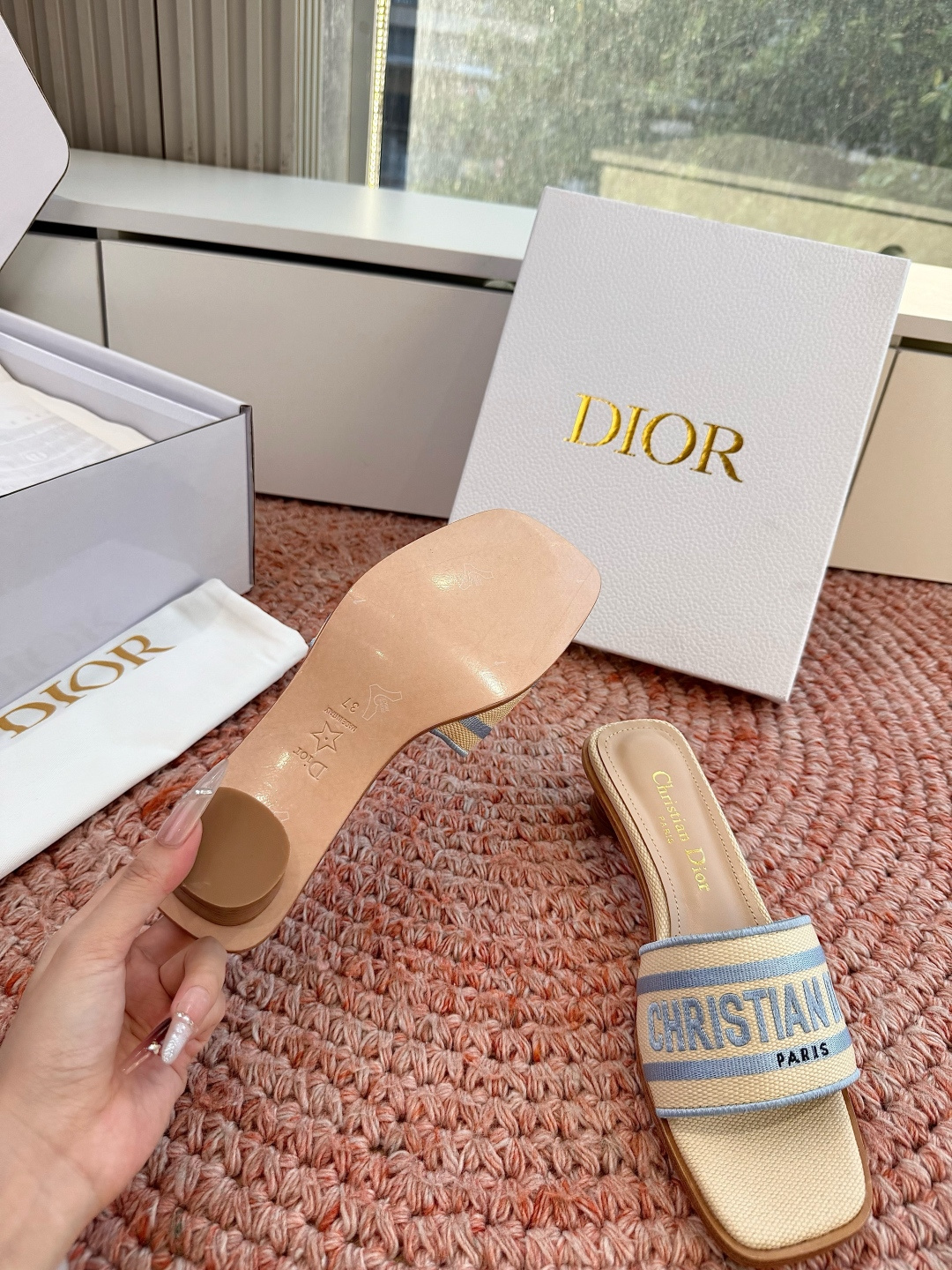 🌾G072顶级品质Dior/迪奥26WF早春新蝴蝶结编织刺绣拖鞋凉鞋标志性金属D字扣缀于鞋头侧畔哑光鎏金