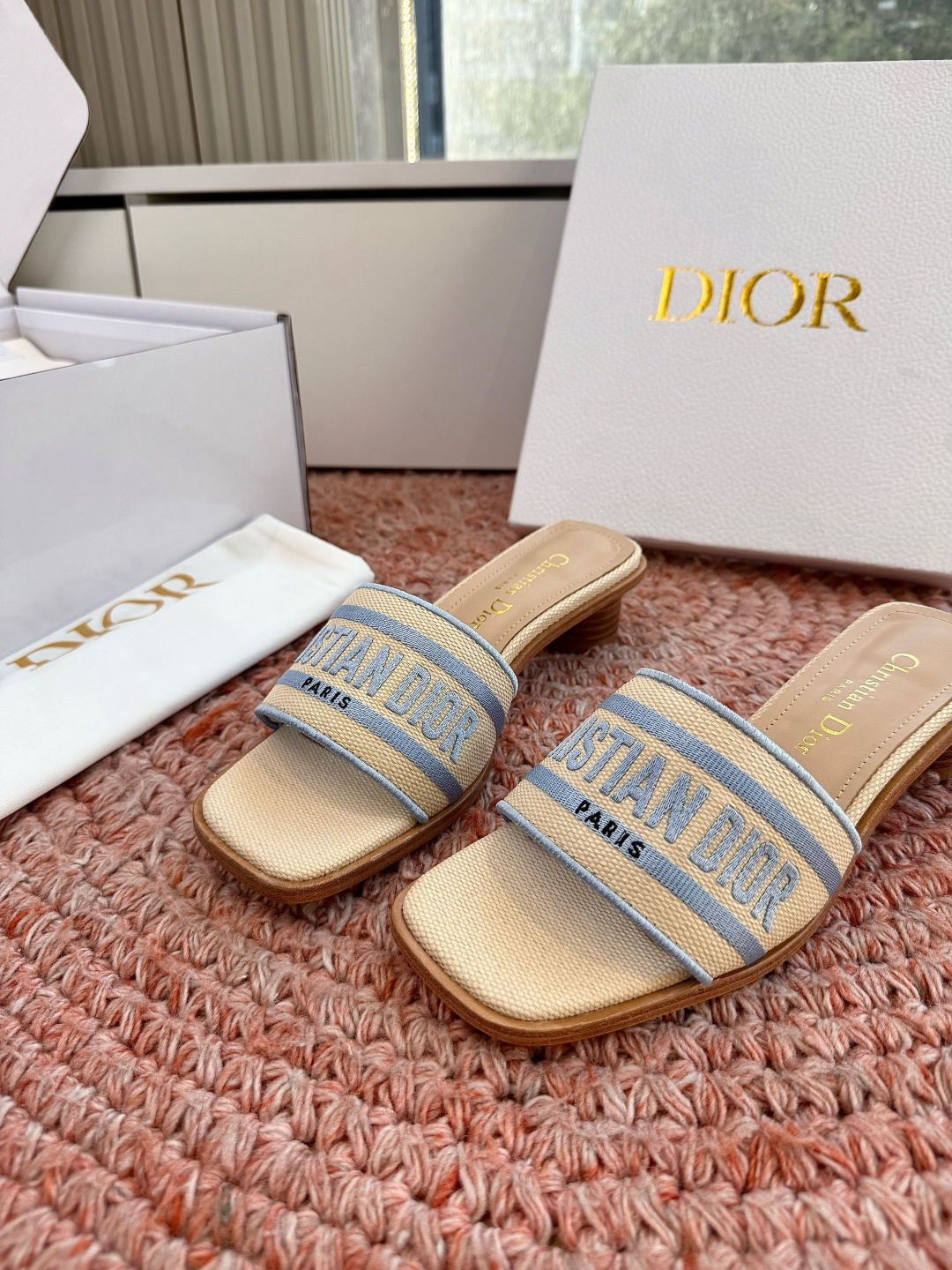 🌾G072顶级品质Dior/迪奥26WF早春新蝴蝶结编织刺绣拖鞋凉鞋标志性金属D字扣缀于鞋头侧畔哑光鎏金