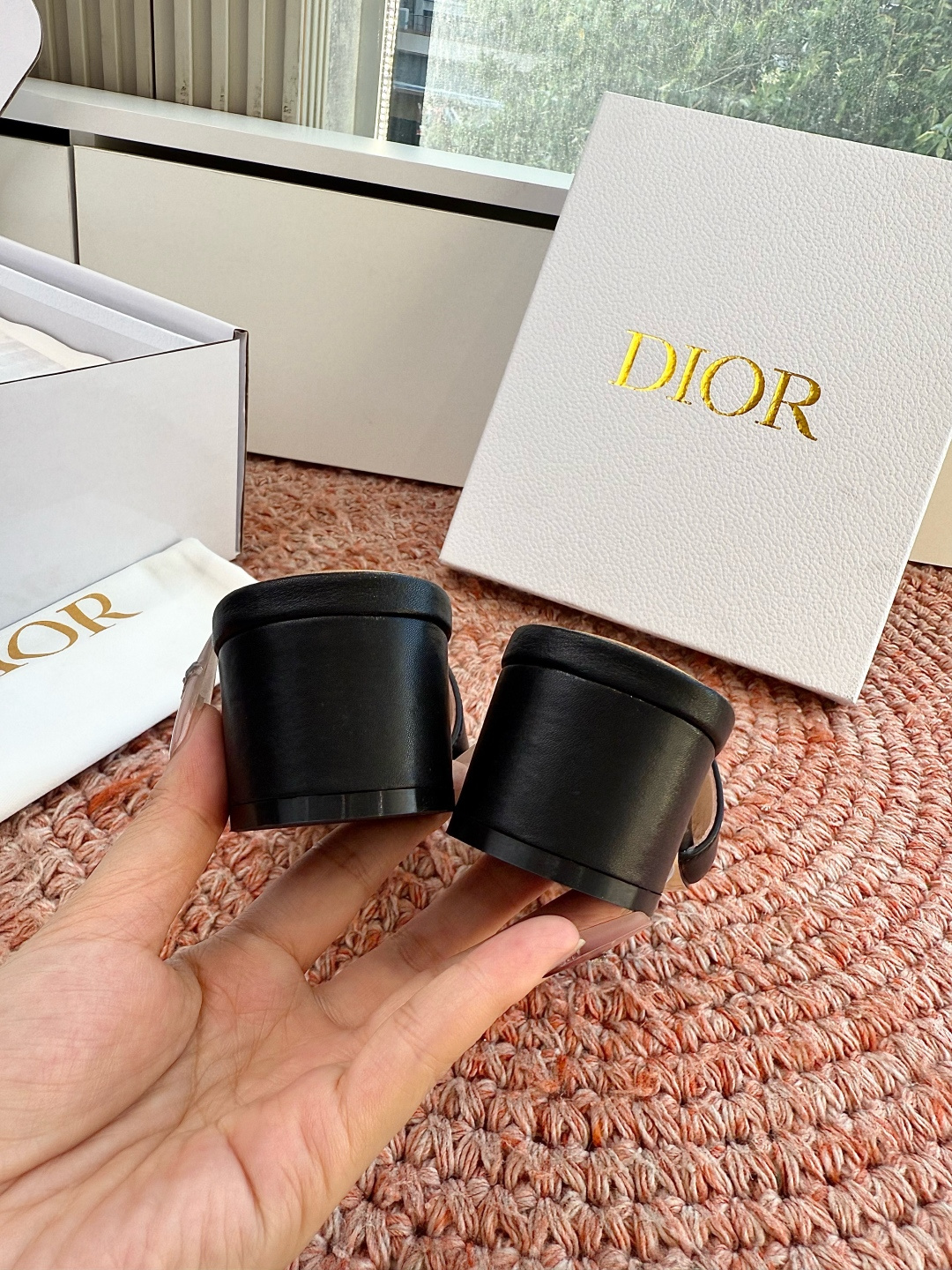 🌾G072顶级品质Dior/迪奥26WF早春新蝴蝶结编织刺绣拖鞋凉鞋标志性金属D字扣缀于鞋头侧畔哑光鎏金