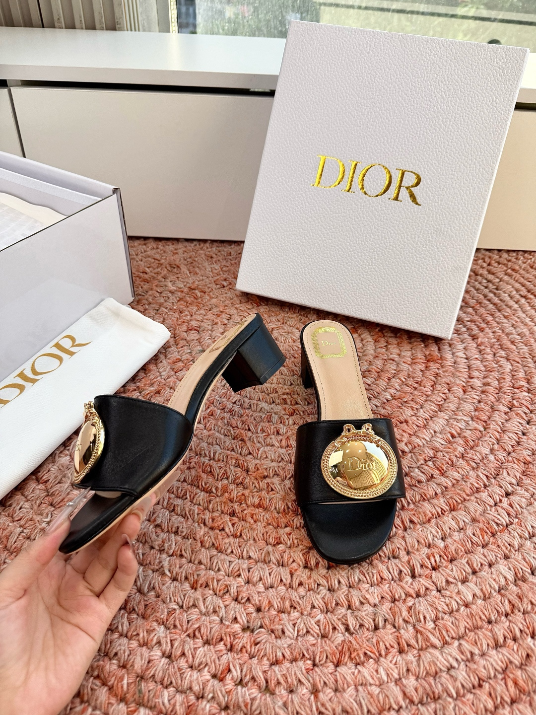 🌾G072顶级品质Dior/迪奥26WF早春新蝴蝶结编织刺绣拖鞋凉鞋标志性金属D字扣缀于鞋头侧畔哑光鎏金