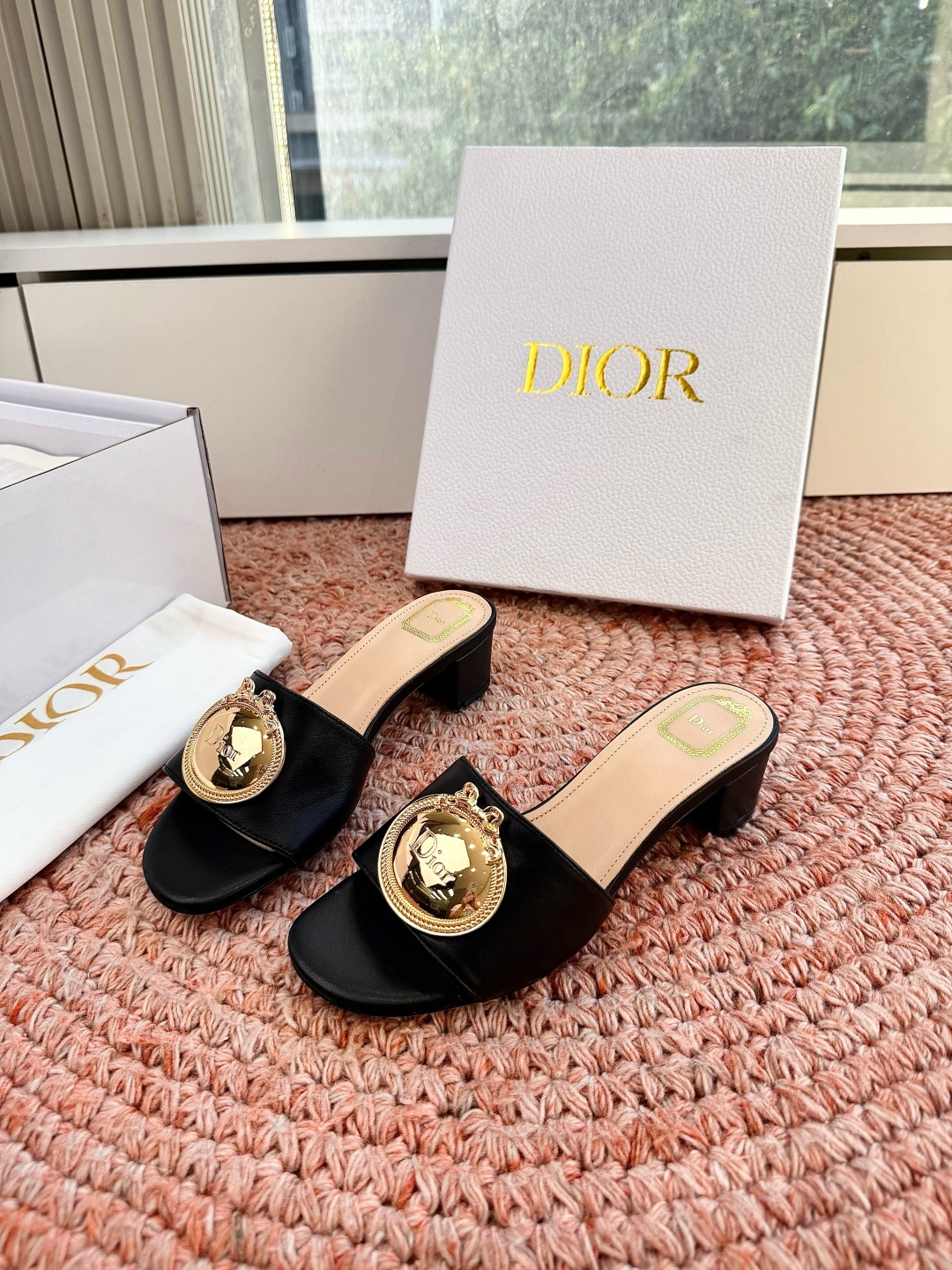 🌾G072顶级品质Dior/迪奥26WF早春新蝴蝶结编织刺绣拖鞋凉鞋标志性金属D字扣缀于鞋头侧畔哑光鎏金