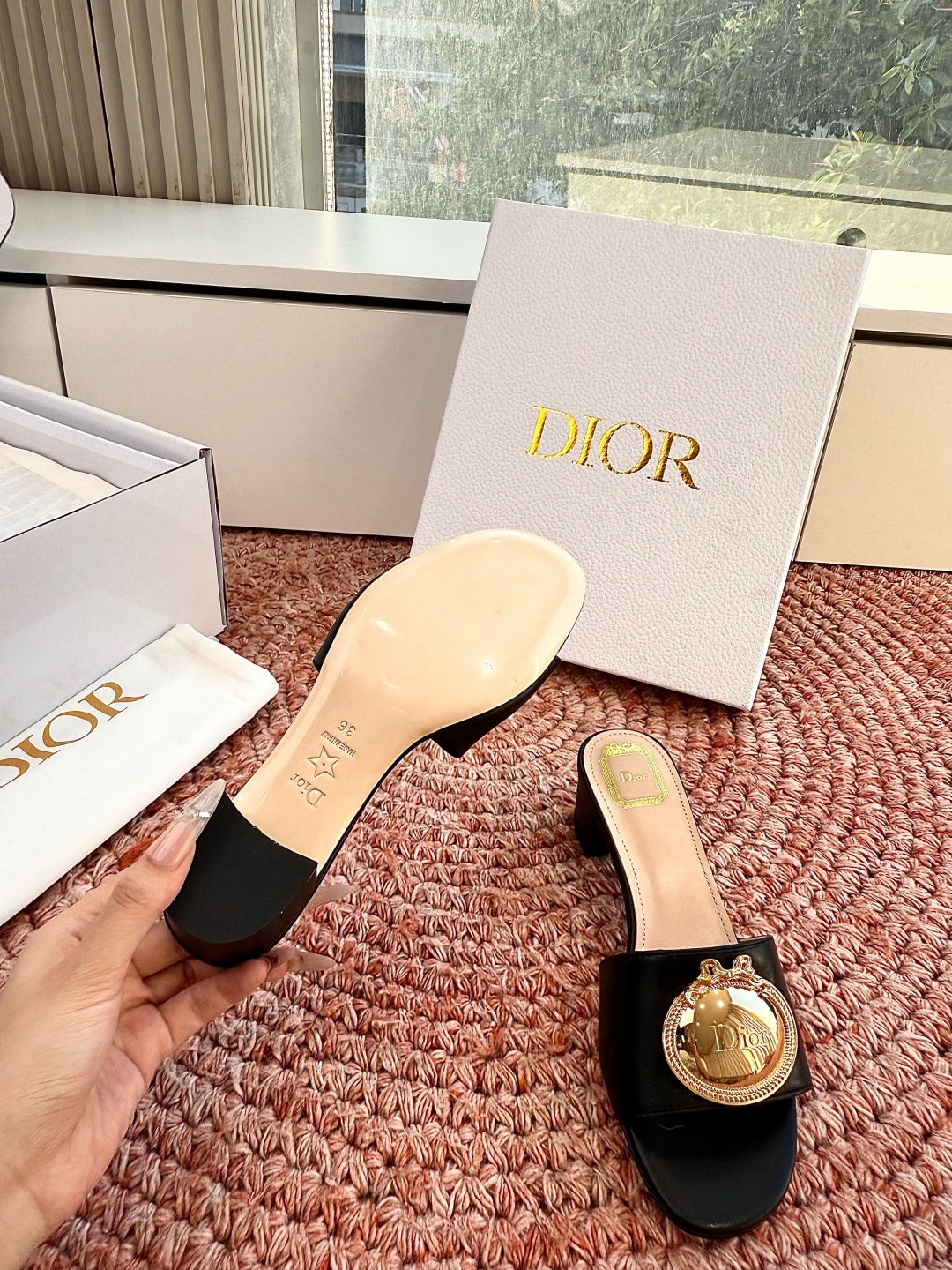🌾G072顶级品质Dior/迪奥26WF早春新蝴蝶结编织刺绣拖鞋凉鞋标志性金属D字扣缀于鞋头侧畔哑光鎏金