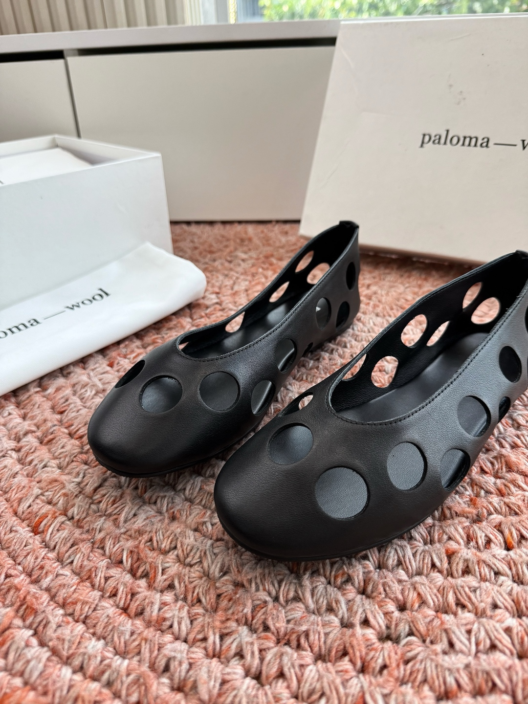 🌾 G213小众品牌 Paloma-wool 春夏新款花朵芭蕾舞鞋铆钉平底单鞋超级漂亮，为花而生的芭蕾鞋