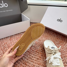 🌾G209顶级品质alo夏季新款德训运动鞋半拖设计上延续了德训鞋的经典线条,做了无后跟半拖的懒人改良,鞋 🌾G209顶级品质alo夏季新款德训运动鞋半拖设计上延续了德训鞋的经典线条,做了无后跟半拖的懒人改良,鞋