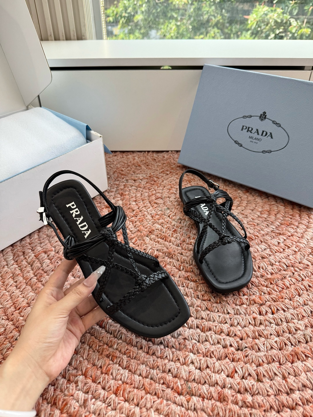 🌾G887@2026新款 💙Prada 普拉达夹脚复古凉鞋未来科技感满满 时尚界久违的极简之美 时髦又精 🌾G887@2026新款 💙Prada 普拉达夹脚复古凉鞋未来科技感满满 时尚界久违的极简之美 时髦又精