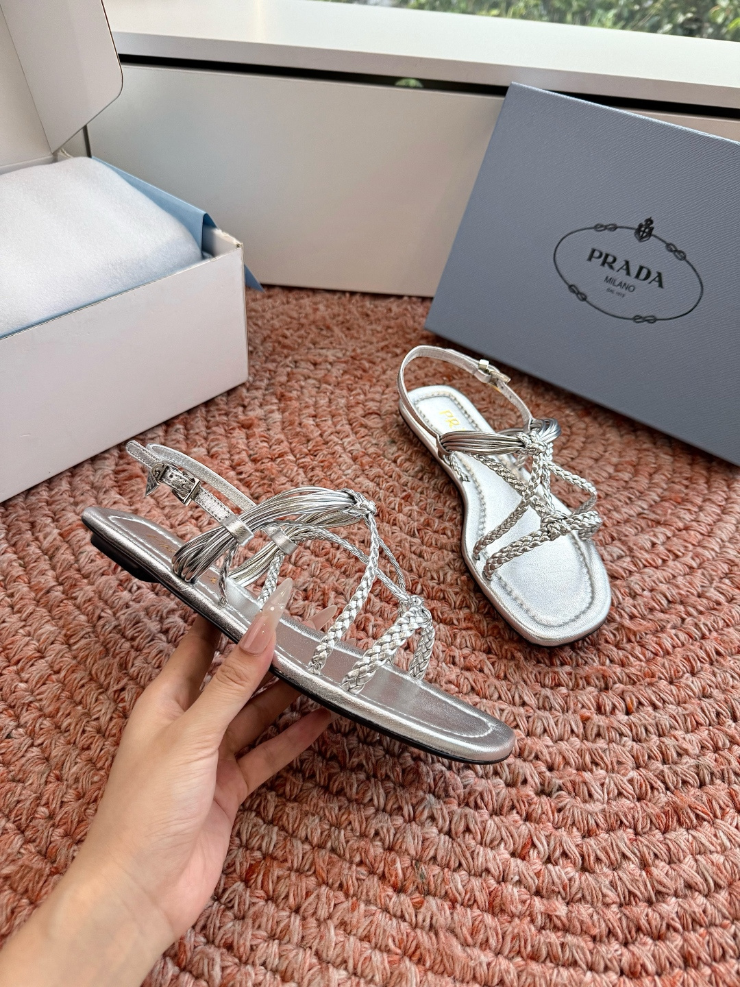 🌾G887@2026新款 💙Prada 普拉达夹脚复古凉鞋未来科技感满满 时尚界久违的极简之美 时髦又精 🌾G887@2026新款 💙Prada 普拉达夹脚复古凉鞋未来科技感满满 时尚界久违的极简之美 时髦又精
