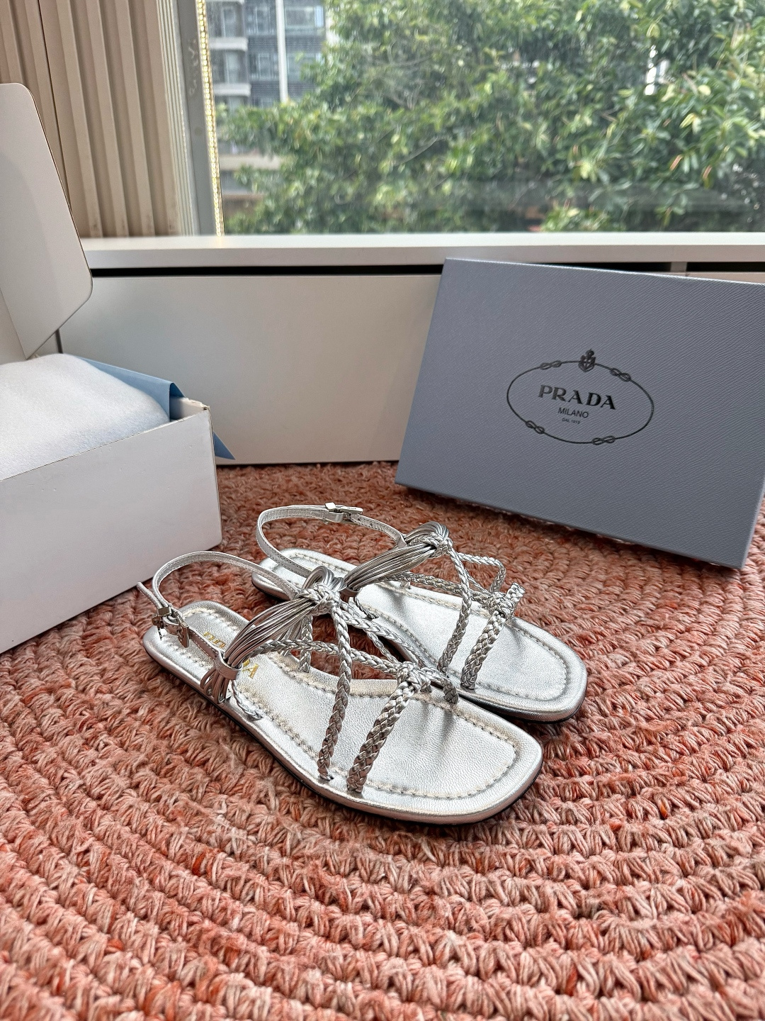 🌾G887@2026新款 💙Prada 普拉达夹脚复古凉鞋未来科技感满满 时尚界久违的极简之美 时髦又精 🌾G887@2026新款 💙Prada 普拉达夹脚复古凉鞋未来科技感满满 时尚界久违的极简之美 时髦又精