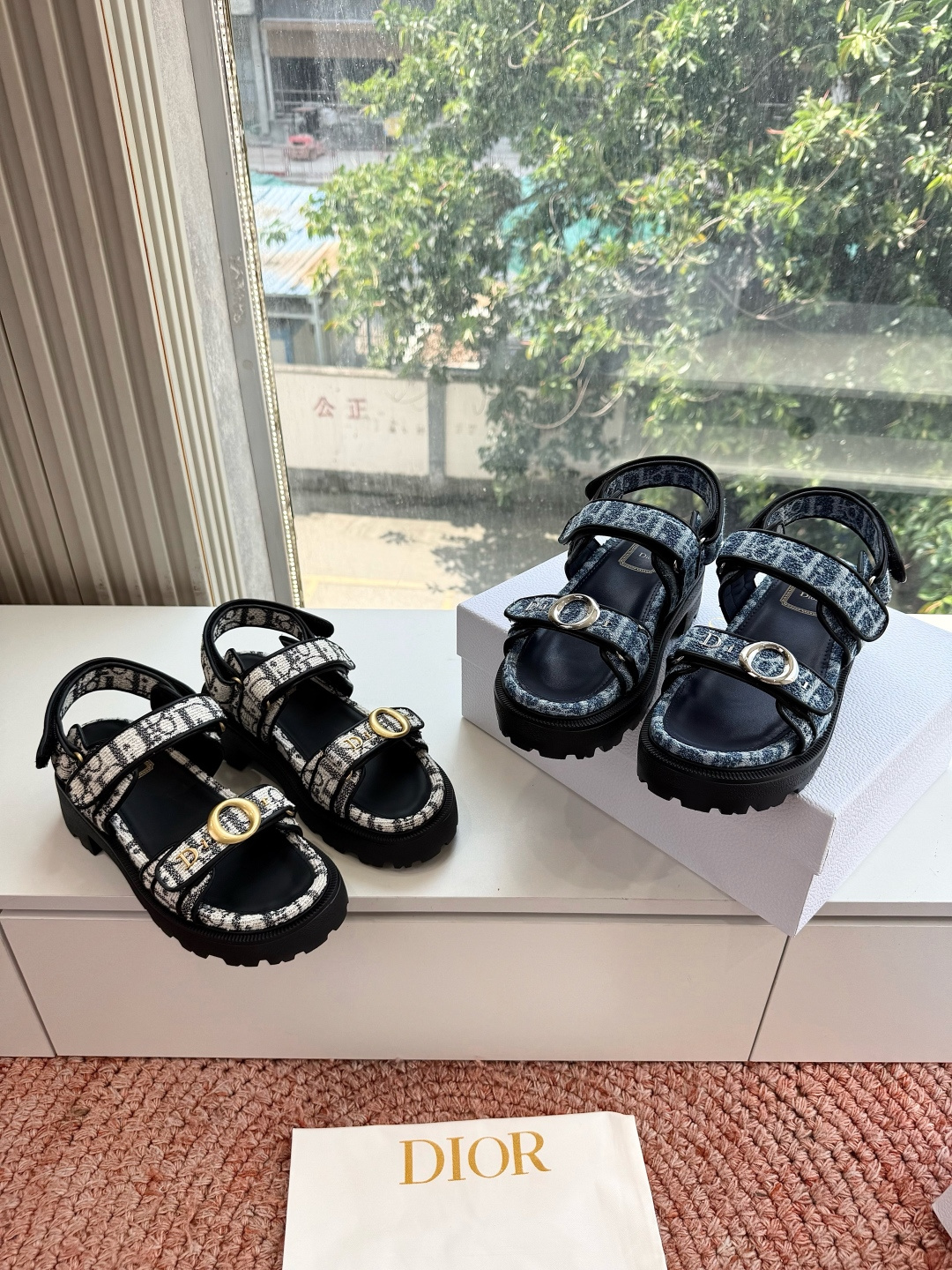 NO:874768,Dior’s new 2026 early spring sandals are simple and elegant ‘low-key luxury’ sandals that you’ll want at first sight!  It is very high-end with the eye-catching Chanristian Dior logo buckle. It is comfortable to wear, looks good and can be worn in spring, summer, autumn and winter. Fabric is cowhide. Lining is cowhide. Size 35-41 (40.41.42 non-refundable), sandals, chanel, dior, dior, sandals, cowhide19860909迪奥2026早春新款凉鞋一眼就想要的凉鞋简单大方‘低调奢华！ 配上醒目的Chanristian Dior标志扣非常高级 穿着舒适好看而且好搭配春夏秋冬都以穿 面料牛皮 内里牛皮 尺码35-41(40.41.42不退不换),凉鞋,chanel,dior,dior,sandals,cowhide,Women's Shoes