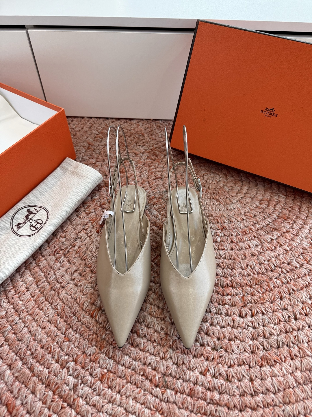 🌾G393顶级品质Hermès/爱马仕2026新品Kelly扣细带猫跟凉鞋单鞋当Kelly包的传奇基因邂