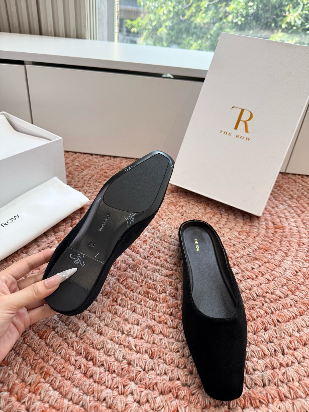 🌾G679小众潮牌🔥 the row 26春夏新款极简穆勒拖鞋单鞋每一季新品都吸引着时髦精的注意，这款小