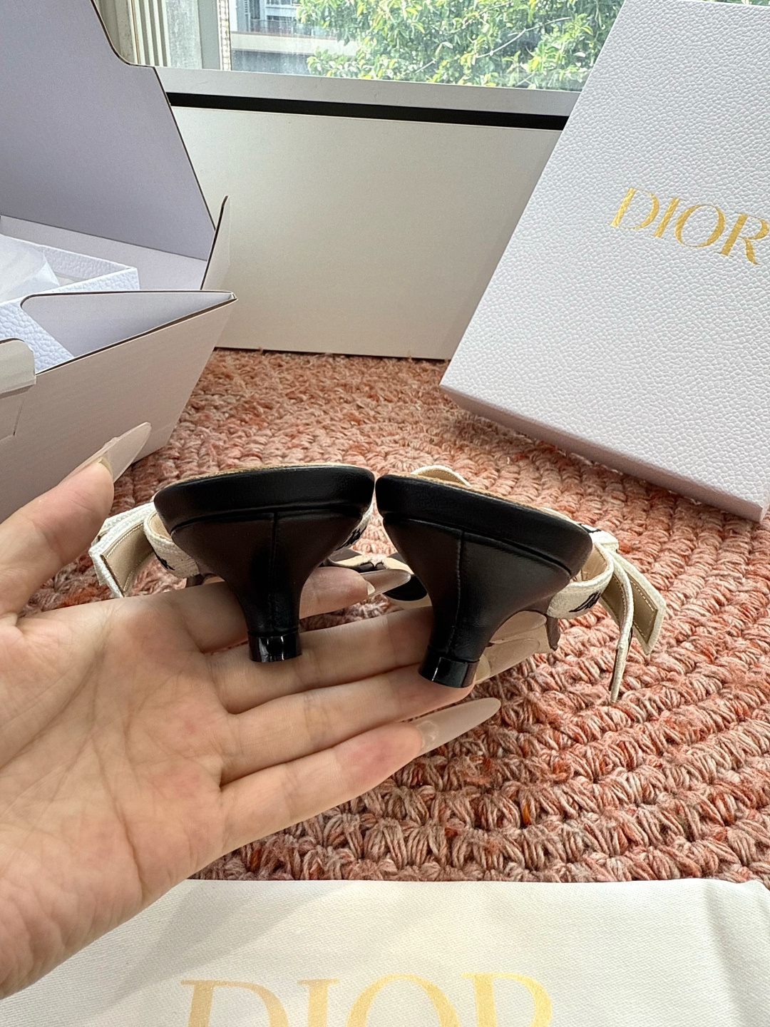 🌾G269顶级品质Dior/迪奥26WF早春新蝴蝶结刺绣高跟拖鞋凉鞋标志性金属D字扣缀于鞋头侧畔哑光鎏金