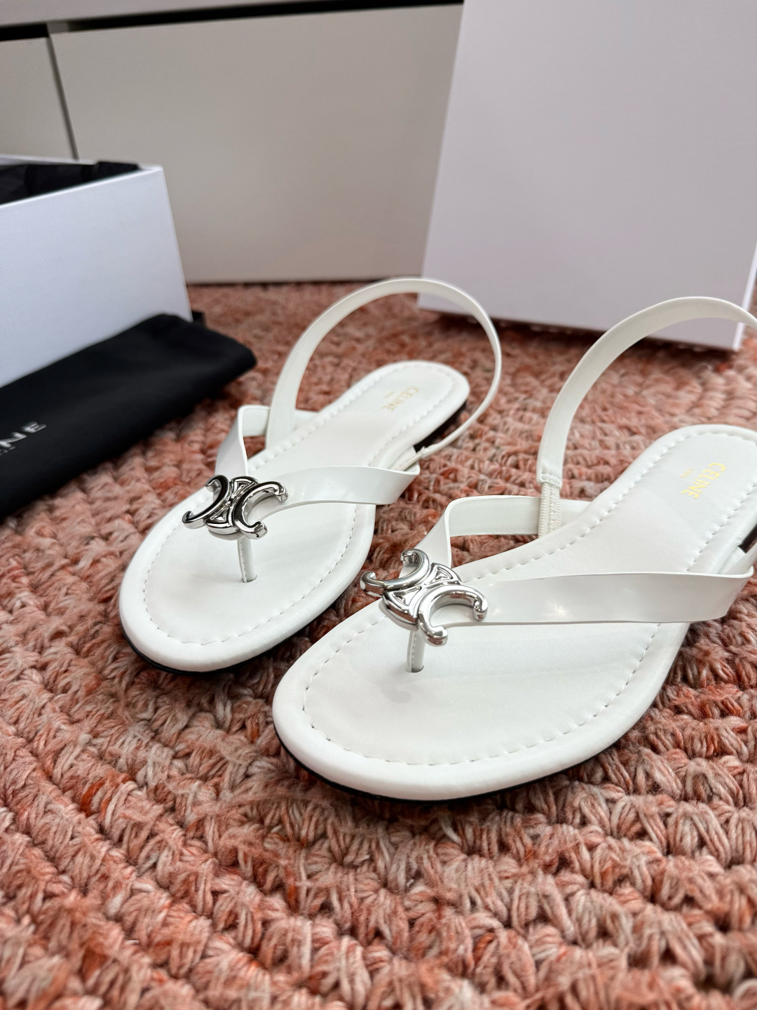 🌾G039顶级品质Celine赛琳· 26ss·CAGE 凯旋门夹脚沙滩罗马平底凉鞋CELINE CAG